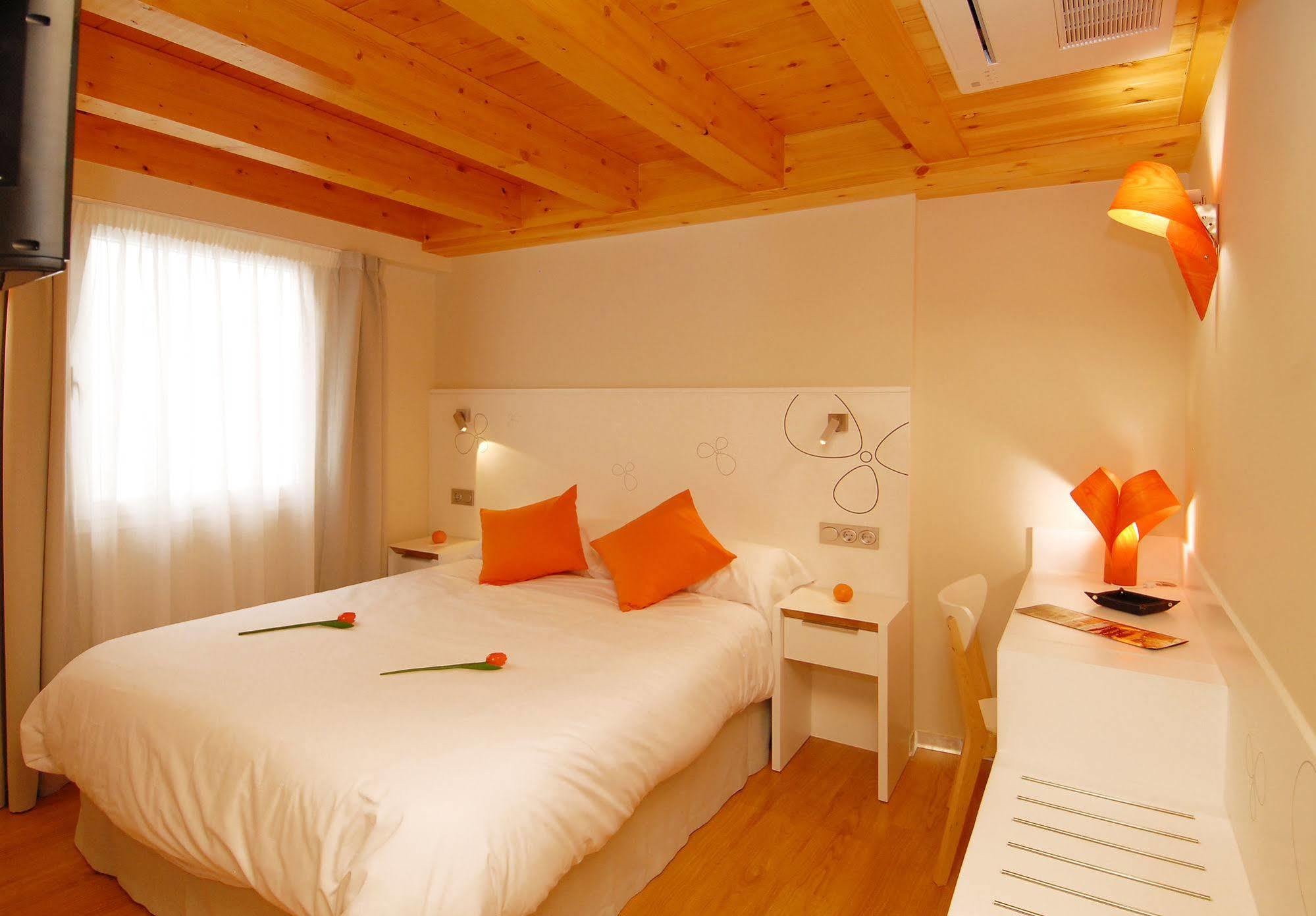 Hostal Rimbombin Бургос Экстерьер фото